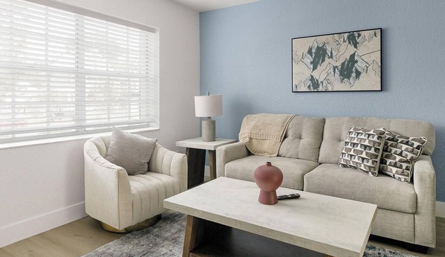 Landing | Beautiful 1BD, Gym, Pool