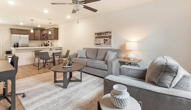 Landing | Beautiful 2BD, Gym, Pool