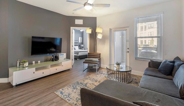 Landing | Beautiful 2BD, Pool, Clubhouse