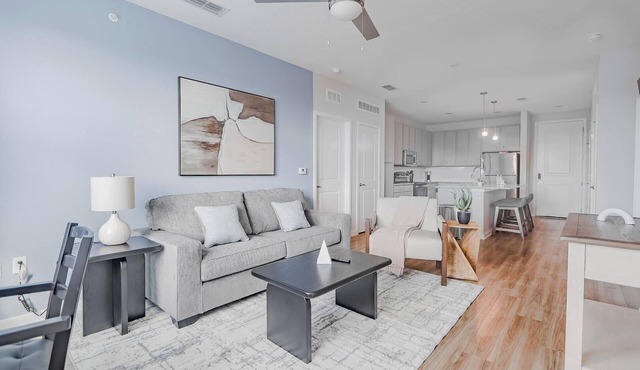 Landing | Beautiful 2BD, Pool, Clubhouse