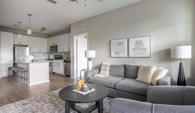 Landing | Beautiful 2BD, Pool, Gym