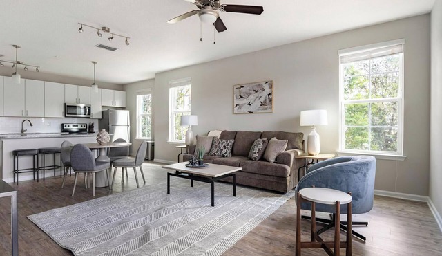 Landing | Beautiful 1BD, Clubhouse, Pool