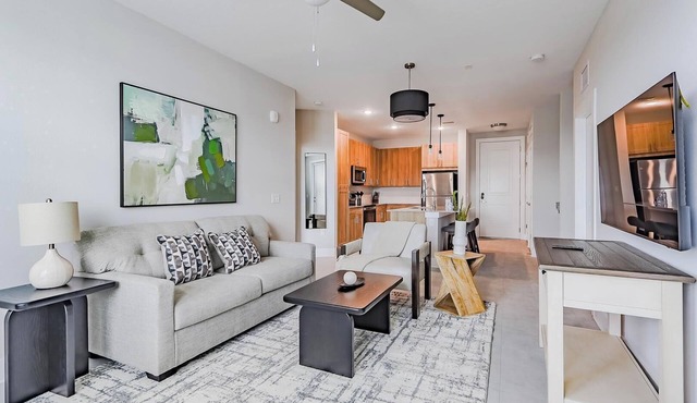 Landing | Chic 2BD, Pool, Clubhouse
