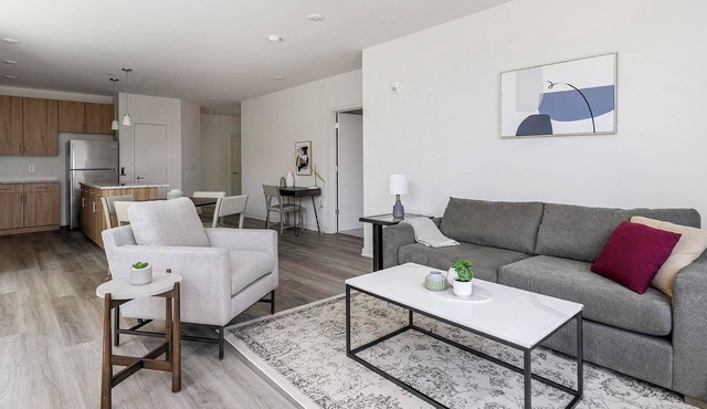 Landing | Chic 2BD, Rooftop Lounge, Gym