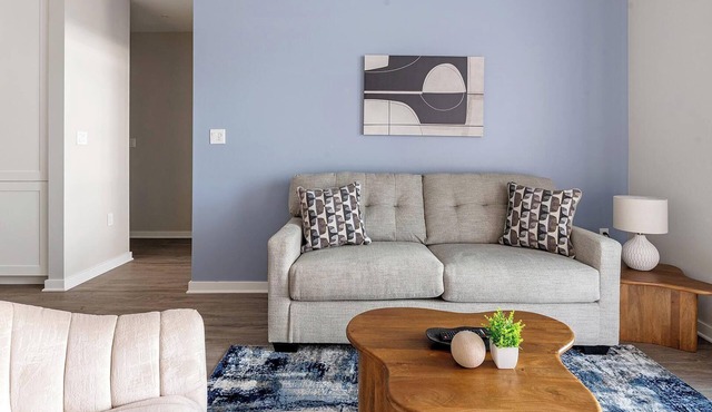 Landing | Chic 2BD, Yoga Studio, Gym