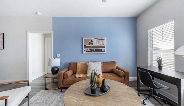 Landing | Chic 2BD, Yoga Studio, Game Room