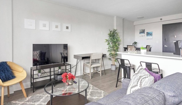 Landing | Chic Studio, Pool, Clubhouse