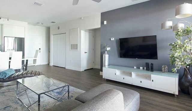 Landing | Incredible 3BD, Gym, Pool