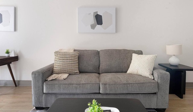 Landing | Modern 1BD, Clubhouse, Courtyard