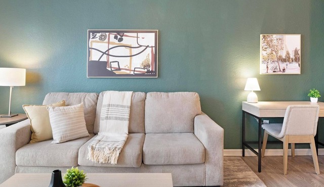 Landing | Modern 1BD, Gym, Clubhouse