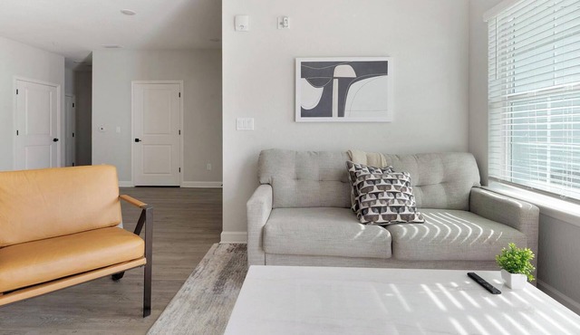 Landing | Modern 1BD, Pool, Gym