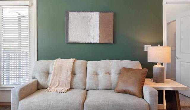 Landing | Modern 2BD, Clubhouse