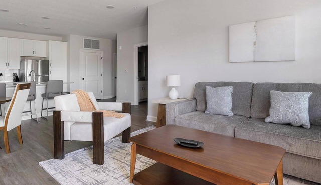 Landing | Modern 2BD, Pool