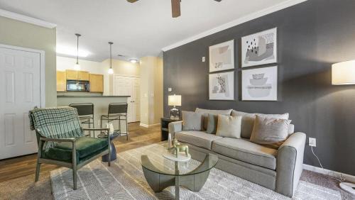 Landing Modern Apartment with Amazing Amenities (ID9830X28)