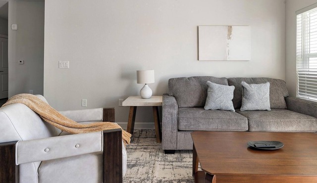 Landing | Spectacular 2BD, Pool
