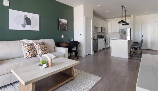 Landing | Stunning 1BD, Gym, Clubhouse