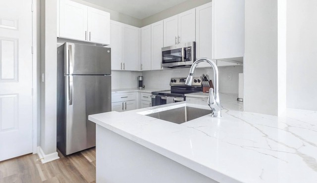Landing | Stunning 1BD, Tennis Court, Pool