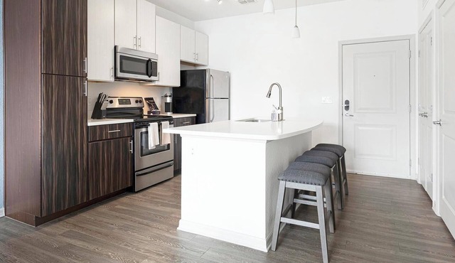 Landing | Stunning 2BD, Gym, Clubhouse in Lockhart