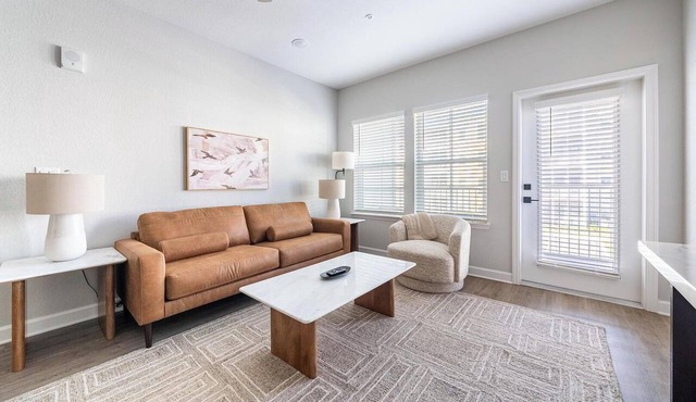 Landing | Stunning 2BD, Gym, Pool