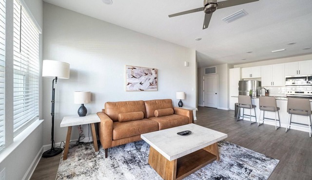 Landing | Stunning 2BD, Gym, Pool