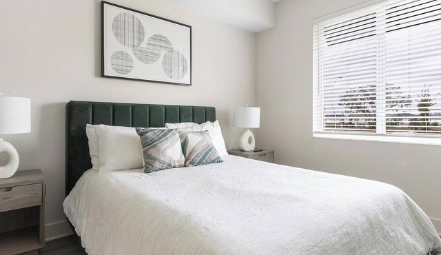 Landing | Stunning 2BD, Pool, Clubhouse