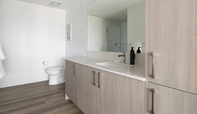 Landing | Stunning 2BD, Pool