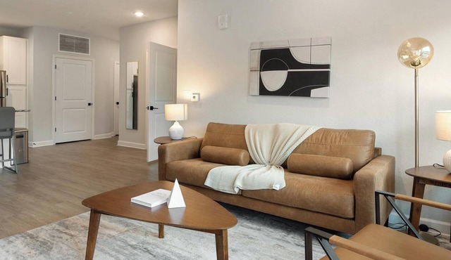 Landing | Stylish 2BD, Pool, Gym