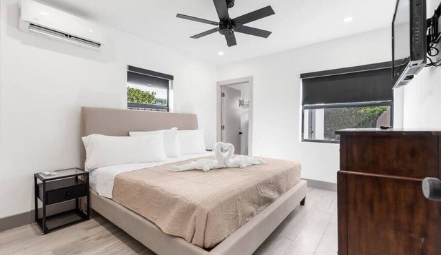 Lauderdale Modern 1 Bedroom 1 Bathroom with Private Backyard