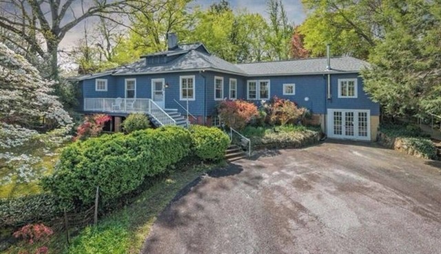 Lavender Hill c1915-Saltwater Pool, walkable to town & Private patio entrance.