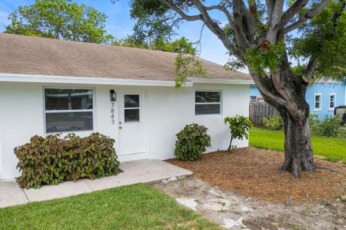Lg 2B Villa Sleeps 5 -Near beach