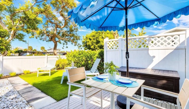 Lido Bungalow Walk to Beach & St. Armand's Circle