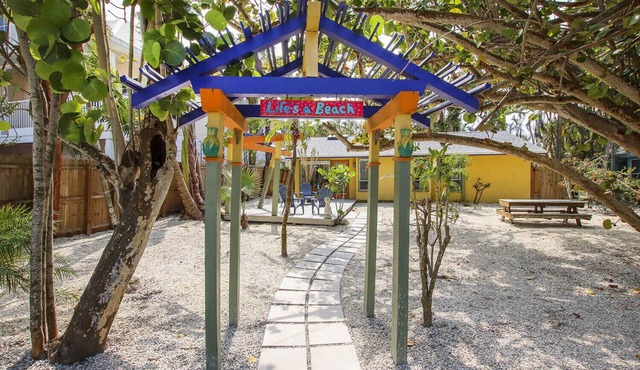 Life's a Beach: Walk to Private Beach & Village in 5 Minutes