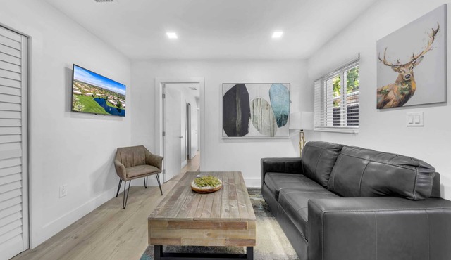 Little Mykon – Cozy Duplex Unit Near Miami Spots