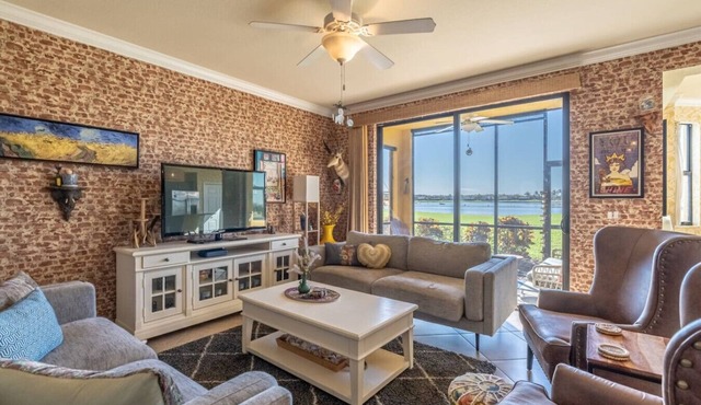 Live in Paradise with Golf, Tennis, Gym, Pools + More!