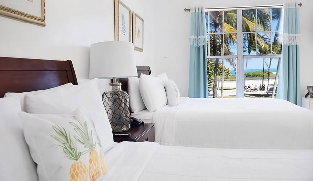 Look No Further! Few Minutes Walk to the Ocean Drive/South Beach!