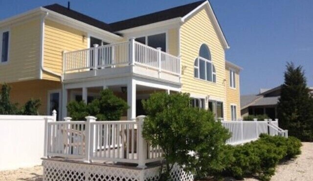 Loveladies Landing: A Fantastic Lagoon Front Home, Walking Distance To The Beach