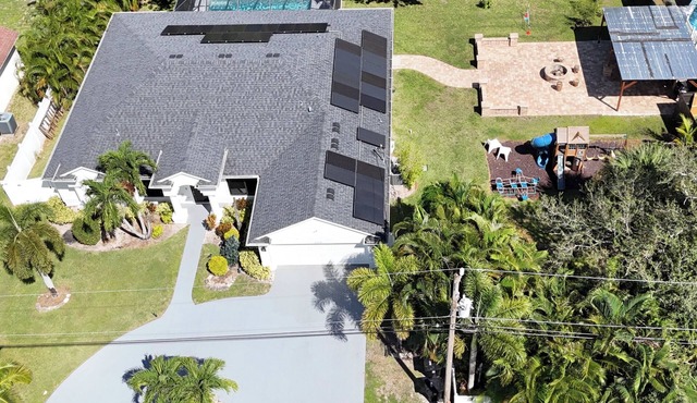 Lovely 3 bedroom house, fitness room, heated pool, kids park, barbecue fire pit