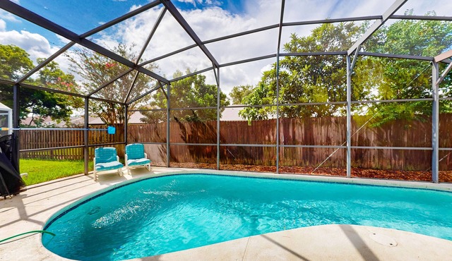Lovely home with a private pool, grill, washer/dryer, & AC - snowbird friendly