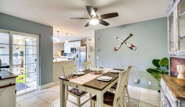 Lovely Merritt Island Home w/Kayak + Fire Pit!