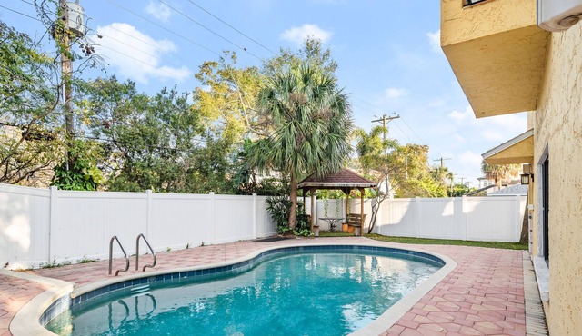 ★ Lux Pool Mansion with GOLF CARTS | KING BEDS |★