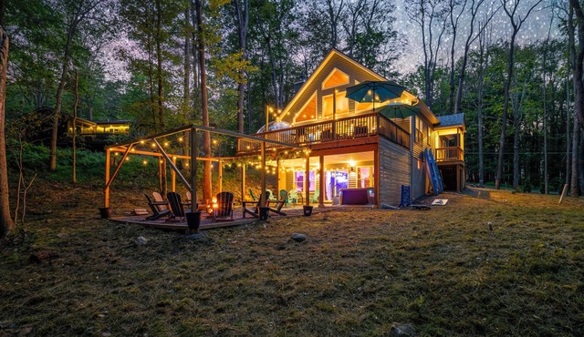 Luxe Chalet w/Dome~Hot Tub~Theater~Game Room~Lake