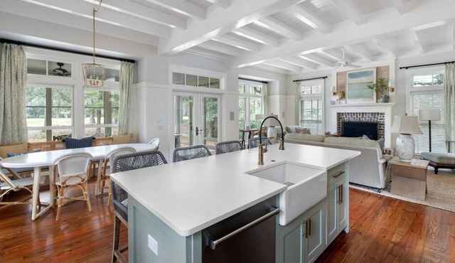 Luxe interiors, pet-friendly & fireplace on the porch