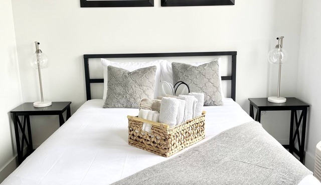 Luxe Studio Near NYC, American Dream, EWR, MetLife