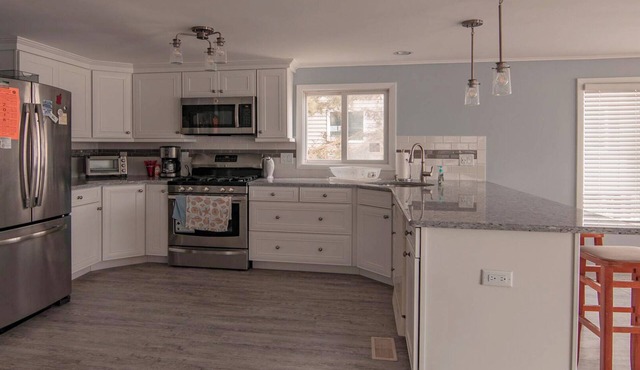Luxurious modern elegant oceanblock house in quiet neigborhood well maintained