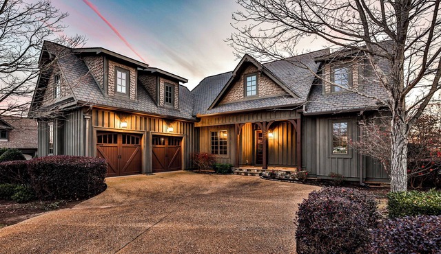 Luxurious Mountain Getaway: Sleeps 15 in Currahee Club in Toccoa