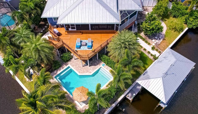 Luxurious waterfront home, pool, boat dock, fillet station, private guest suite