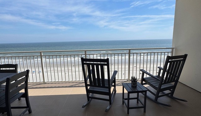 LUXURIOUSLY LIVING THE OCEAN LIFE on the 10th floor
