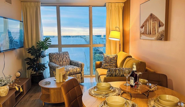 Luxury 2BR/2BA Downtown/Water and City views/Pool/Walk to restaurants