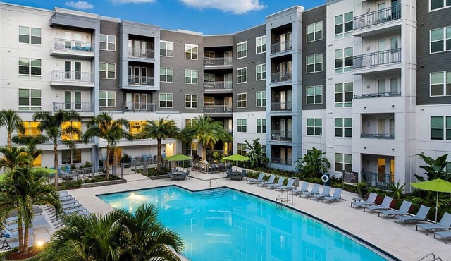 Luxury 2BR in Tampa | Pool, Gym & Yoga Studio