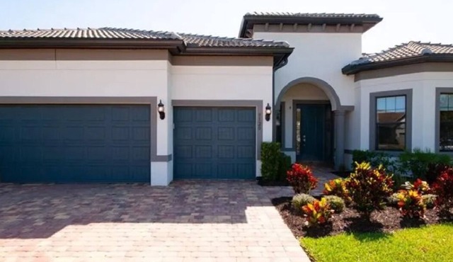 Luxury 3 Bedroom Retreat w/ Pool Near Naples Beaches. Family-Friendly Community.
